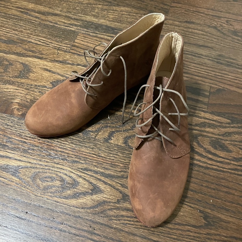 Nisolo Womens Chukka Boot in Oak Size 8.5